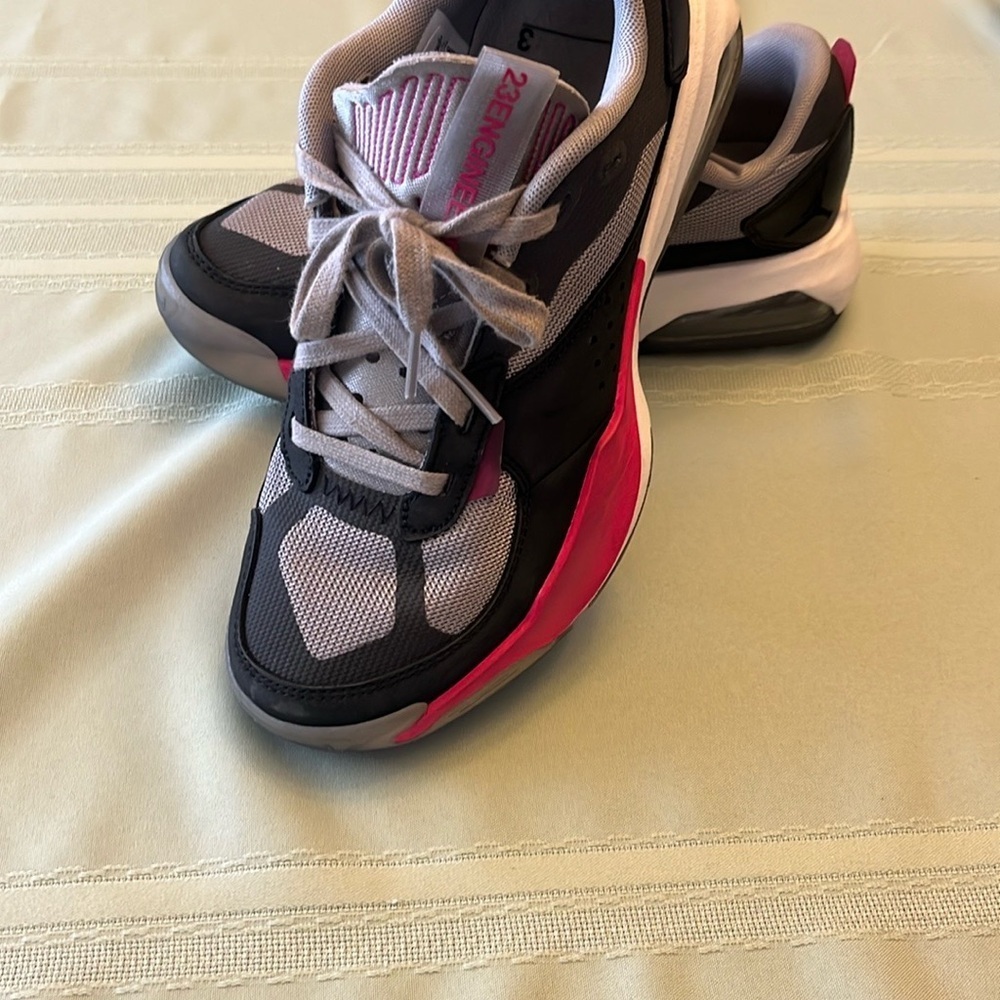 NIKE JORDAN AIR 23E PINK GRAY AND BLACK SIZE 8.5